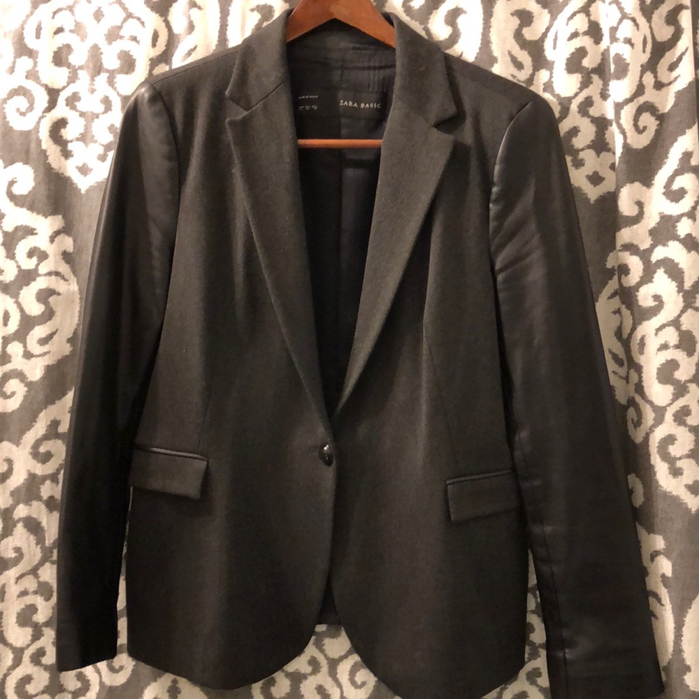 FINAL PRICE DROP!! Stylish Zara Basics Blazer